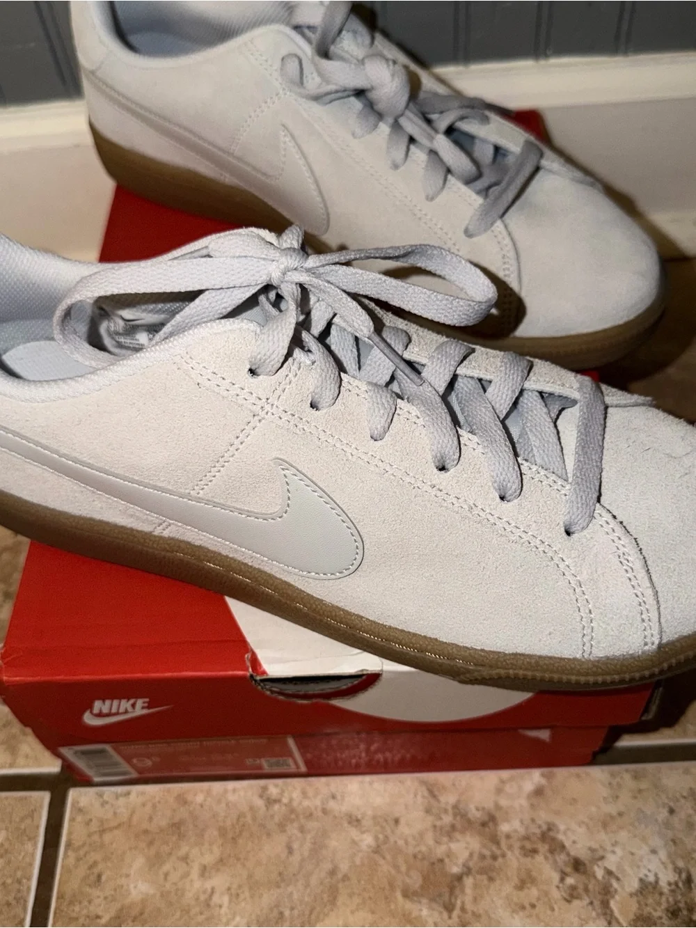 Nike COURT ROYALE SUEDE WOMENS 9.5 - Picture 2 of 7